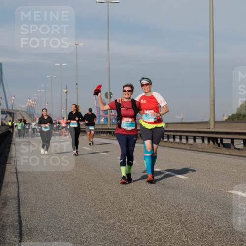 03.10.2025 - Köhlbrandbrückenlauf Fabian Wolf http://msf.ph/oto/9078851 03.10.2025 10:16:49 Position 3 3413, 3412 meine-sportfotos.de