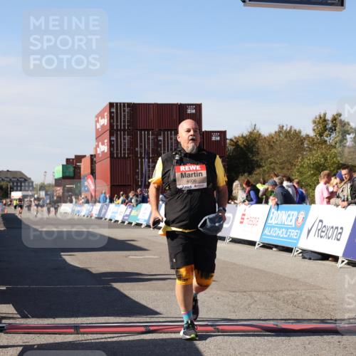 03.10.2025 - Köhlbrandbrückenlauf Lena Gebhardt http://msf.ph/oto/9078852 03.10.2025 13:44:14 Ziel 4906, 5415, 5416, 6010, 6011 meine-sportfotos.de