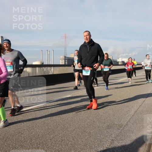 03.10.2025 - Köhlbrandbrückenlauf Lena Gebhardt http://msf.ph/oto/9078854 03.10.2025 10:03:13 Position 2 027, 3706 meine-sportfotos.de