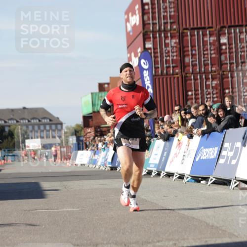 03.10.2025 - Köhlbrandbrückenlauf Jannik Wohlers http://msf.ph/oto/9078856 03.10.2025 12:49:16 Ziel 6514 meine-sportfotos.de