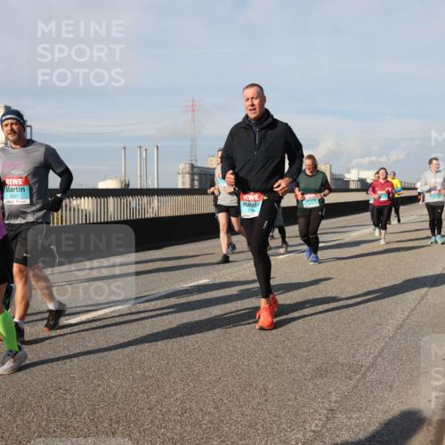 03.10.2025 - Köhlbrandbrückenlauf Lena Gebhardt http://msf.ph/oto/9078857 03.10.2025 10:03:13 Position 2 1629, 3027, 3706 meine-sportfotos.de