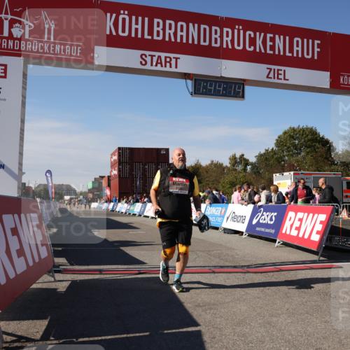 03.10.2025 - Köhlbrandbrückenlauf Lena Gebhardt http://msf.ph/oto/9078861 03.10.2025 13:44:14 Ziel 4906, 5415, 5416, 6010, 6011 meine-sportfotos.de