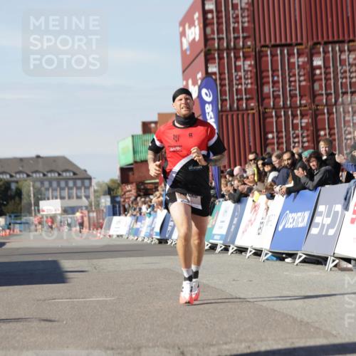 03.10.2025 - Köhlbrandbrückenlauf Jannik Wohlers http://msf.ph/oto/9078868 03.10.2025 12:49:16 Ziel 6514 meine-sportfotos.de