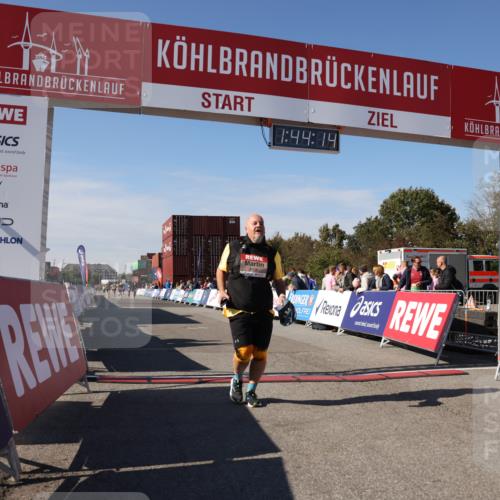 03.10.2025 - Köhlbrandbrückenlauf Lena Gebhardt http://msf.ph/oto/9078872 03.10.2025 13:44:14 Ziel 4906, 5415, 5416, 6010, 6011 meine-sportfotos.de