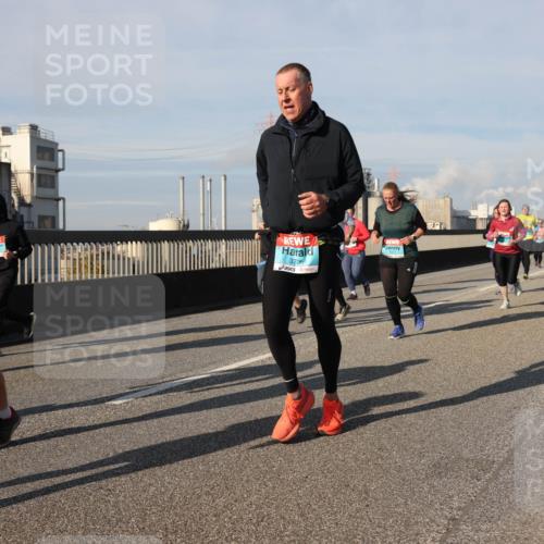 03.10.2025 - Köhlbrandbrückenlauf Lena Gebhardt http://msf.ph/oto/9078874 03.10.2025 10:03:13 Position 2 3027, 305, 3706 meine-sportfotos.de