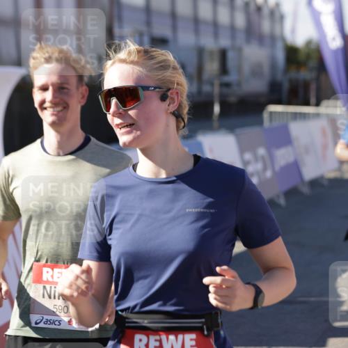 03.10.2025 - Köhlbrandbrückenlauf Jannik Wohlers http://msf.ph/oto/9078875 03.10.2025 13:17:37 Ziel 4012, 4645, 4686, 4746, 4818, 5339, 5906, 5909, 6069, 6388, 6710 meine-sportfotos.de