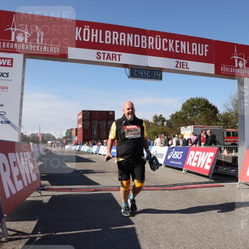 03.10.2025 - Köhlbrandbrückenlauf Lena Gebhardt http://msf.ph/oto/9078878 03.10.2025 13:44:14 Ziel 4906, 5415, 5416, 6010, 6011 meine-sportfotos.de