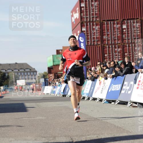 03.10.2025 - Köhlbrandbrückenlauf Jannik Wohlers http://msf.ph/oto/9078879 03.10.2025 12:49:16 Ziel 6514 meine-sportfotos.de