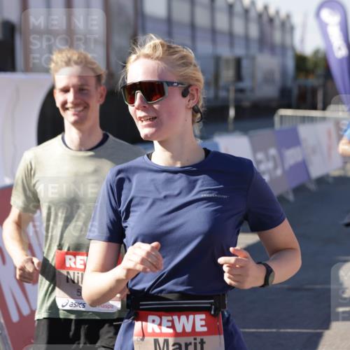 03.10.2025 - Köhlbrandbrückenlauf Jannik Wohlers http://msf.ph/oto/9078884 03.10.2025 13:17:37 Ziel 4012, 4645, 4686, 4746, 4818, 5339, 5906, 5909, 6069, 6388, 6710 meine-sportfotos.de