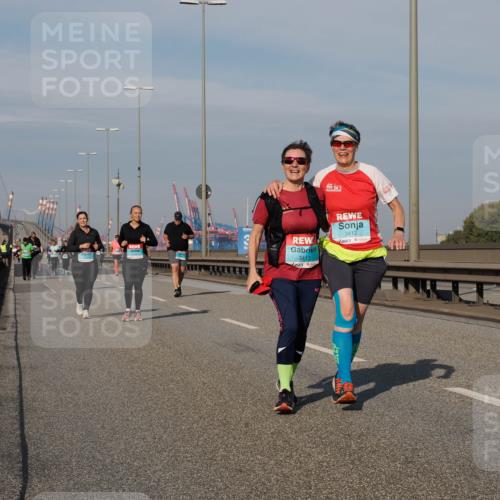 03.10.2025 - Köhlbrandbrückenlauf Fabian Wolf http://msf.ph/oto/9078891 03.10.2025 10:16:51 Position 3 3413, 3412 meine-sportfotos.de