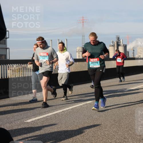 03.10.2025 - Köhlbrandbrückenlauf Lena Gebhardt http://msf.ph/oto/9078896 03.10.2025 10:03:14 Position 2 2556, 1571 meine-sportfotos.de