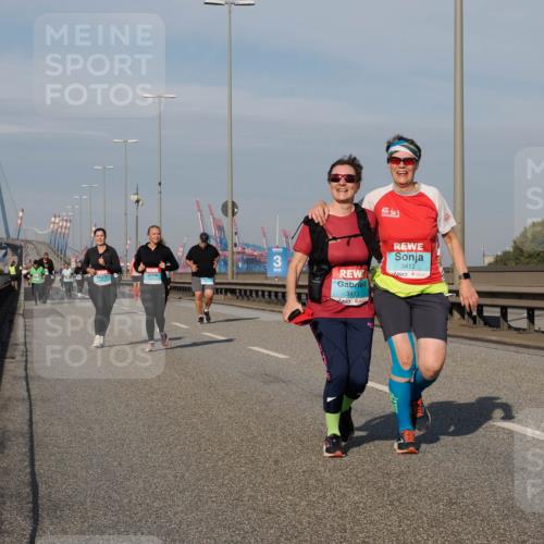 03.10.2025 - Köhlbrandbrückenlauf Fabian Wolf http://msf.ph/oto/9078897 03.10.2025 10:16:51 Position 3 3, 3413, 3412 meine-sportfotos.de