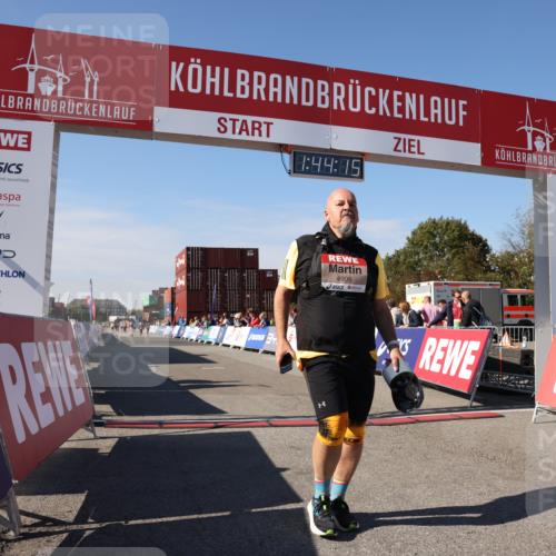 03.10.2025 - Köhlbrandbrückenlauf Lena Gebhardt http://msf.ph/oto/9078899 03.10.2025 13:44:15 Ziel 4906, 5415, 5416 meine-sportfotos.de