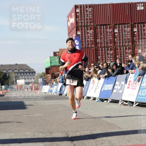 03.10.2025 - Köhlbrandbrückenlauf Jannik Wohlers http://msf.ph/oto/9078903 03.10.2025 12:49:17 Ziel 6514 meine-sportfotos.de
