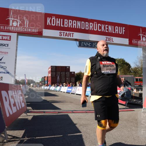03.10.2025 - Köhlbrandbrückenlauf Lena Gebhardt http://msf.ph/oto/9078906 03.10.2025 13:44:15 Ziel 4906, 5415, 5416 meine-sportfotos.de