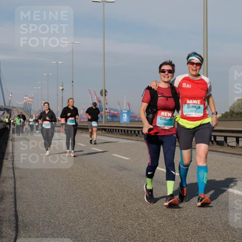 03.10.2025 - Köhlbrandbrückenlauf Fabian Wolf http://msf.ph/oto/9078909 03.10.2025 10:16:51 Position 3 3, 3413, 3412 meine-sportfotos.de