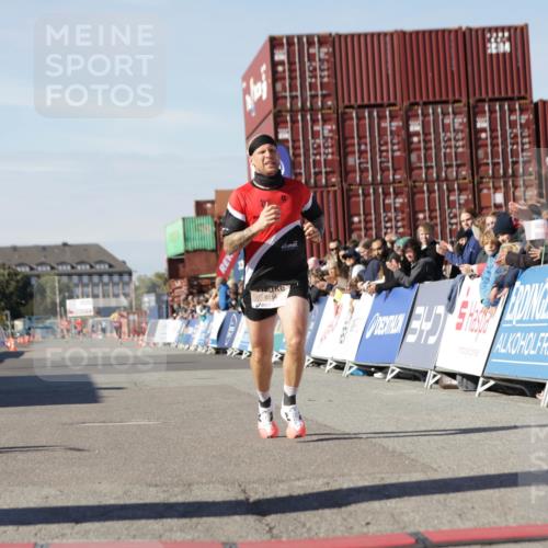 03.10.2025 - Köhlbrandbrückenlauf Jannik Wohlers http://msf.ph/oto/9078915 03.10.2025 12:49:17 Ziel 6514 meine-sportfotos.de