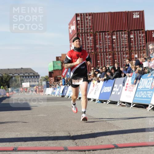 03.10.2025 - Köhlbrandbrückenlauf Jannik Wohlers http://msf.ph/oto/9078929 03.10.2025 12:49:17 Ziel 6514 meine-sportfotos.de