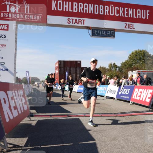 03.10.2025 - Köhlbrandbrückenlauf Lena Gebhardt http://msf.ph/oto/9078959 03.10.2025 13:44:26 Ziel 5904, 5905, 6257, 6258 meine-sportfotos.de