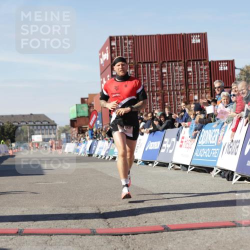 03.10.2025 - Köhlbrandbrückenlauf Jannik Wohlers http://msf.ph/oto/9078967 03.10.2025 12:49:17 Ziel 6514 meine-sportfotos.de