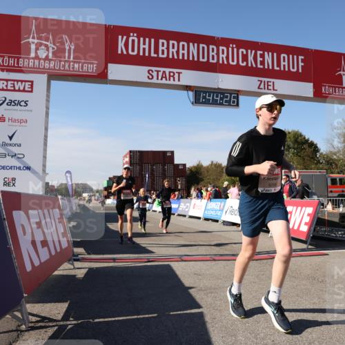 03.10.2025 - Köhlbrandbrückenlauf Lena Gebhardt http://msf.ph/oto/9078976 03.10.2025 13:44:27 Ziel 5904, 5905, 6257, 6258 meine-sportfotos.de