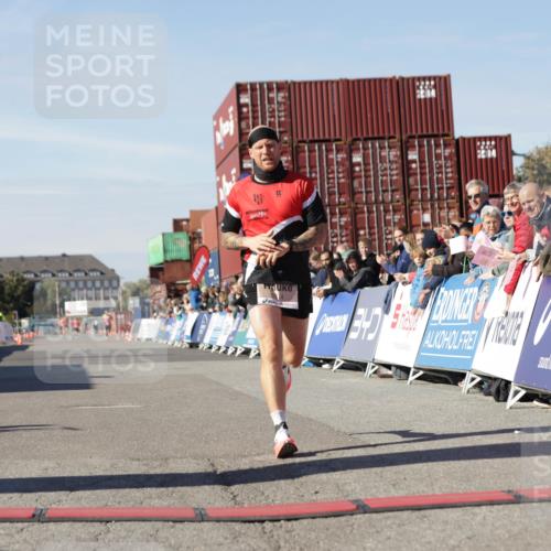 03.10.2025 - Köhlbrandbrückenlauf Jannik Wohlers http://msf.ph/oto/9078981 03.10.2025 12:49:17 Ziel 6514 meine-sportfotos.de