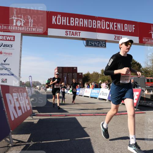 03.10.2025 - Köhlbrandbrückenlauf Lena Gebhardt http://msf.ph/oto/9078984 03.10.2025 13:44:27 Ziel 5904, 5905, 6257, 6258 meine-sportfotos.de