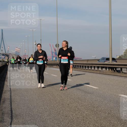 03.10.2025 - Köhlbrandbrückenlauf Fabian Wolf http://msf.ph/oto/9078988 03.10.2025 10:16:55 Position 3 3374, 3373 meine-sportfotos.de
