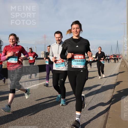 03.10.2025 - Köhlbrandbrückenlauf Lena Gebhardt http://msf.ph/oto/9078994 03.10.2025 10:03:17 Position 2 2028, 3661, 3660 meine-sportfotos.de