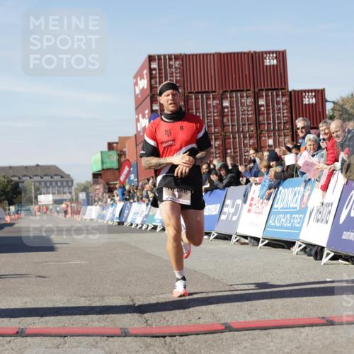 03.10.2025 - Köhlbrandbrückenlauf Jannik Wohlers http://msf.ph/oto/9078997 03.10.2025 12:49:17 Ziel 6514 meine-sportfotos.de