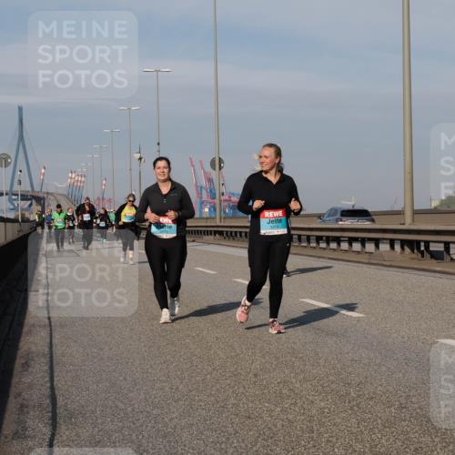 03.10.2025 - Köhlbrandbrückenlauf Fabian Wolf http://msf.ph/oto/9078998 03.10.2025 10:16:56 Position 3 3373, 3374 meine-sportfotos.de