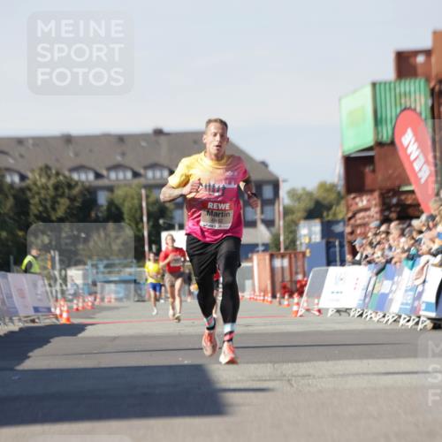 03.10.2025 - Köhlbrandbrückenlauf Jannik Wohlers http://msf.ph/oto/9079008 03.10.2025 12:49:32 Ziel 6482 meine-sportfotos.de