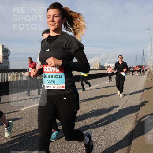 03.10.2025 - Köhlbrandbrückenlauf Lena Gebhardt http://msf.ph/oto/9079019 03.10.2025 10:03:17 Position 2 028, 3660 meine-sportfotos.de