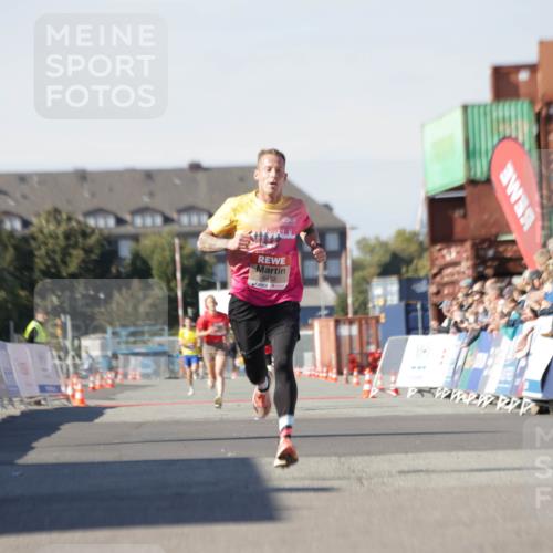 03.10.2025 - Köhlbrandbrückenlauf Jannik Wohlers http://msf.ph/oto/9079021 03.10.2025 12:49:32 Ziel 6482 meine-sportfotos.de