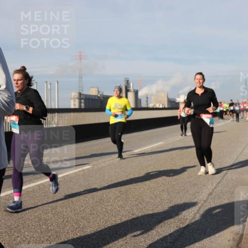 03.10.2025 - Köhlbrandbrückenlauf Lena Gebhardt http://msf.ph/oto/9079031 03.10.2025 10:03:17 Position 2 3661 meine-sportfotos.de