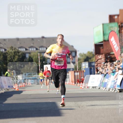 03.10.2025 - Köhlbrandbrückenlauf Jannik Wohlers http://msf.ph/oto/9079034 03.10.2025 12:49:32 Ziel 6482 meine-sportfotos.de