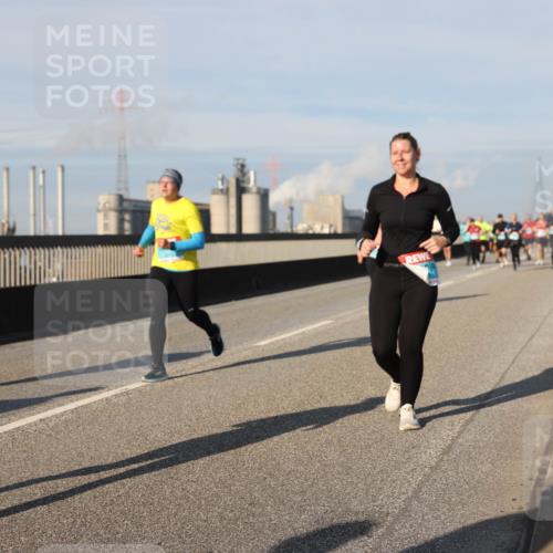 03.10.2025 - Köhlbrandbrückenlauf Lena Gebhardt http://msf.ph/oto/9079035 03.10.2025 10:03:18 Position 2  meine-sportfotos.de