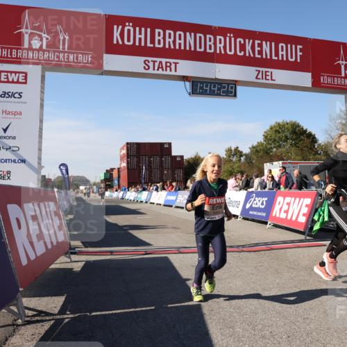 03.10.2025 - Köhlbrandbrückenlauf Lena Gebhardt http://msf.ph/oto/9079039 03.10.2025 13:44:29 Ziel 5904, 5905, 6257, 6258 meine-sportfotos.de