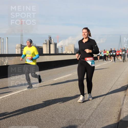 03.10.2025 - Köhlbrandbrückenlauf Lena Gebhardt http://msf.ph/oto/9079046 03.10.2025 10:03:18 Position 2  meine-sportfotos.de