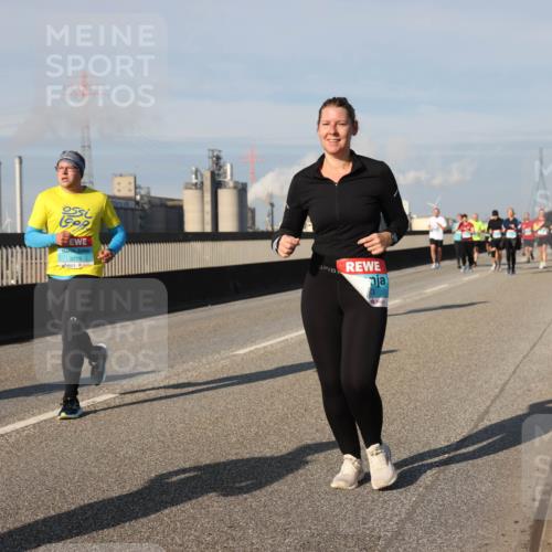 03.10.2025 - Köhlbrandbrückenlauf Lena Gebhardt http://msf.ph/oto/9079048 03.10.2025 10:03:18 Position 2 1999, 3279 meine-sportfotos.de