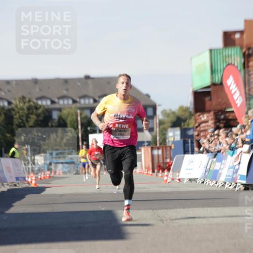 03.10.2025 - Köhlbrandbrückenlauf Jannik Wohlers http://msf.ph/oto/9079050 03.10.2025 12:49:32 Ziel 6482 meine-sportfotos.de