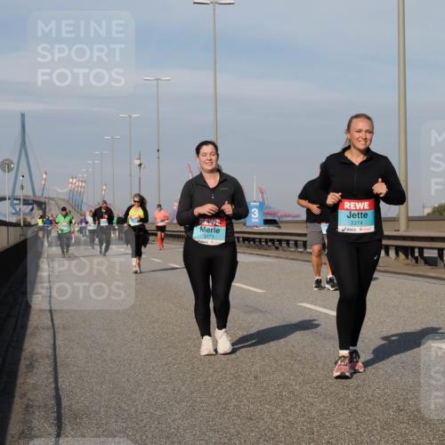 03.10.2025 - Köhlbrandbrückenlauf Fabian Wolf http://msf.ph/oto/9079051 03.10.2025 10:16:57 Position 3 3373, 3, 3374 meine-sportfotos.de
