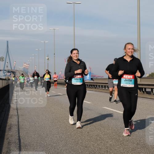 03.10.2025 - Köhlbrandbrückenlauf Fabian Wolf http://msf.ph/oto/9079054 03.10.2025 10:16:58 Position 3 3373, 3374 meine-sportfotos.de
