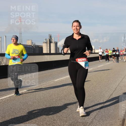 03.10.2025 - Köhlbrandbrückenlauf Lena Gebhardt http://msf.ph/oto/9079058 03.10.2025 10:03:18 Position 2 3279 meine-sportfotos.de