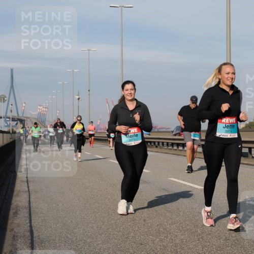03.10.2025 - Köhlbrandbrückenlauf Fabian Wolf http://msf.ph/oto/9079061 03.10.2025 10:16:58 Position 3 3373, 3374 meine-sportfotos.de