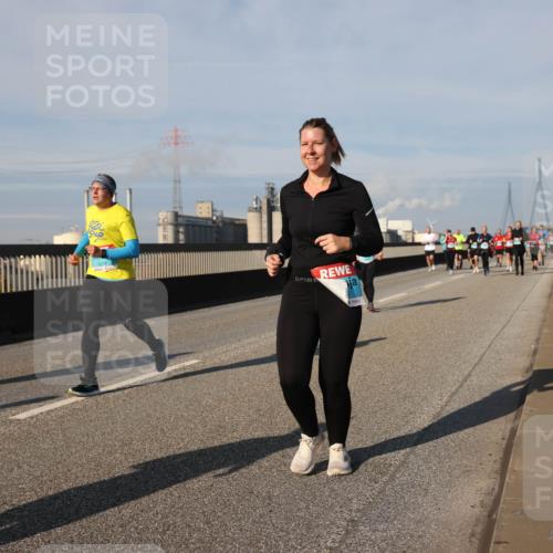 03.10.2025 - Köhlbrandbrückenlauf Lena Gebhardt http://msf.ph/oto/9079063 03.10.2025 10:03:18 Position 2  meine-sportfotos.de