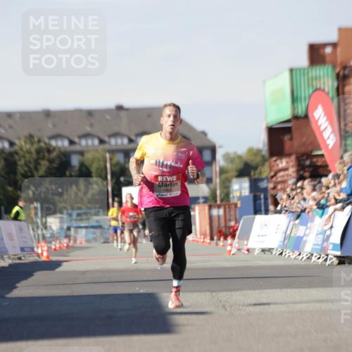 03.10.2025 - Köhlbrandbrückenlauf Jannik Wohlers http://msf.ph/oto/9079066 03.10.2025 12:49:32 Ziel 6482 meine-sportfotos.de