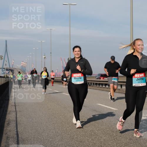 03.10.2025 - Köhlbrandbrückenlauf Fabian Wolf http://msf.ph/oto/9079067 03.10.2025 10:16:58 Position 3 3373, 3374 meine-sportfotos.de