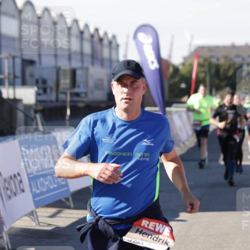 03.10.2025 - Köhlbrandbrückenlauf Jannik Wohlers http://msf.ph/oto/9079071 03.10.2025 13:17:39 Ziel 4012, 4410, 4645, 4746, 4818, 5339, 5906, 5909, 6069, 6331, 6388, 6704, 6710 meine-sportfotos.de