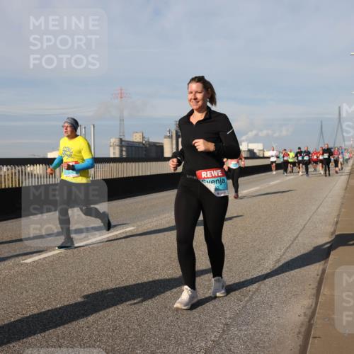 03.10.2025 - Köhlbrandbrückenlauf Lena Gebhardt http://msf.ph/oto/9079072 03.10.2025 10:03:18 Position 2  meine-sportfotos.de